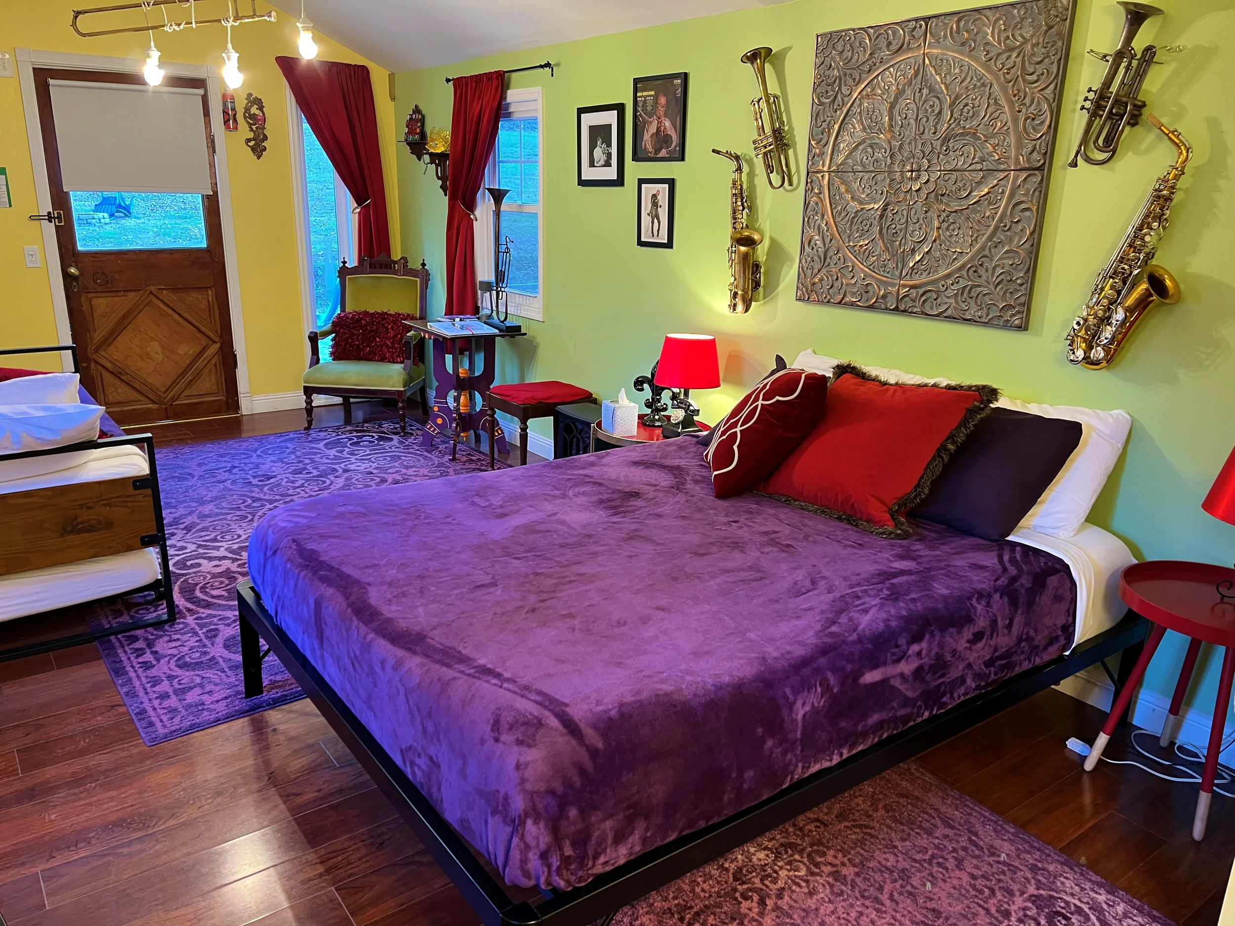 New Orleans themed tiny house with jazz instruments and elements